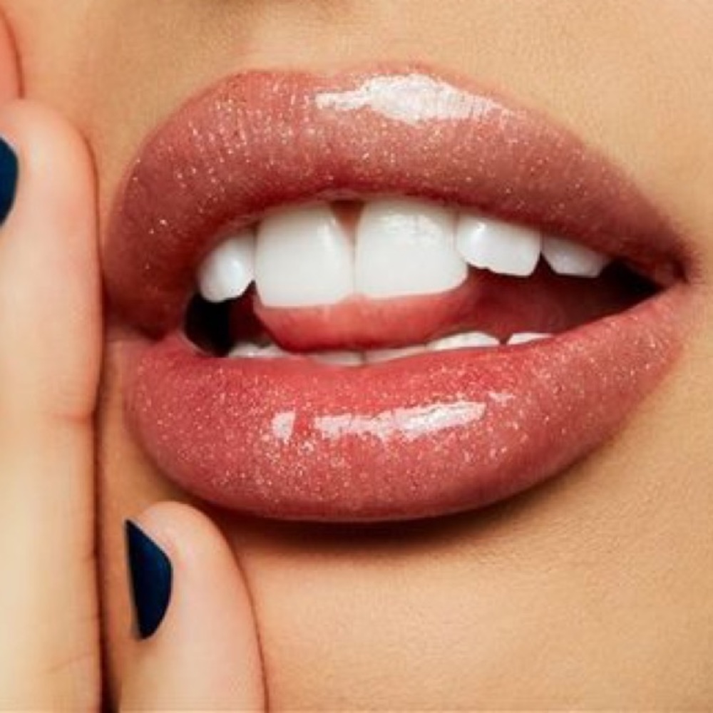 MAC Cosmetics Lipglass - ‘Out Of This Pearl’ - Picture 4 of 4